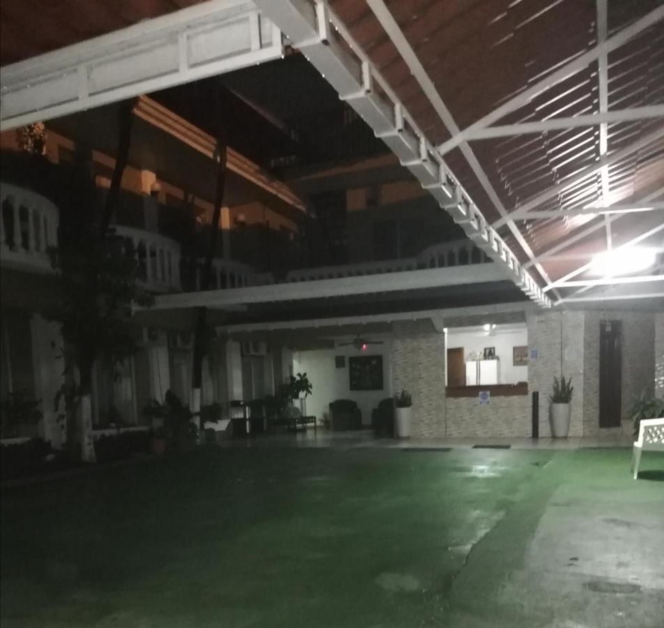 Hotel Malinche Quepos Buitenkant foto