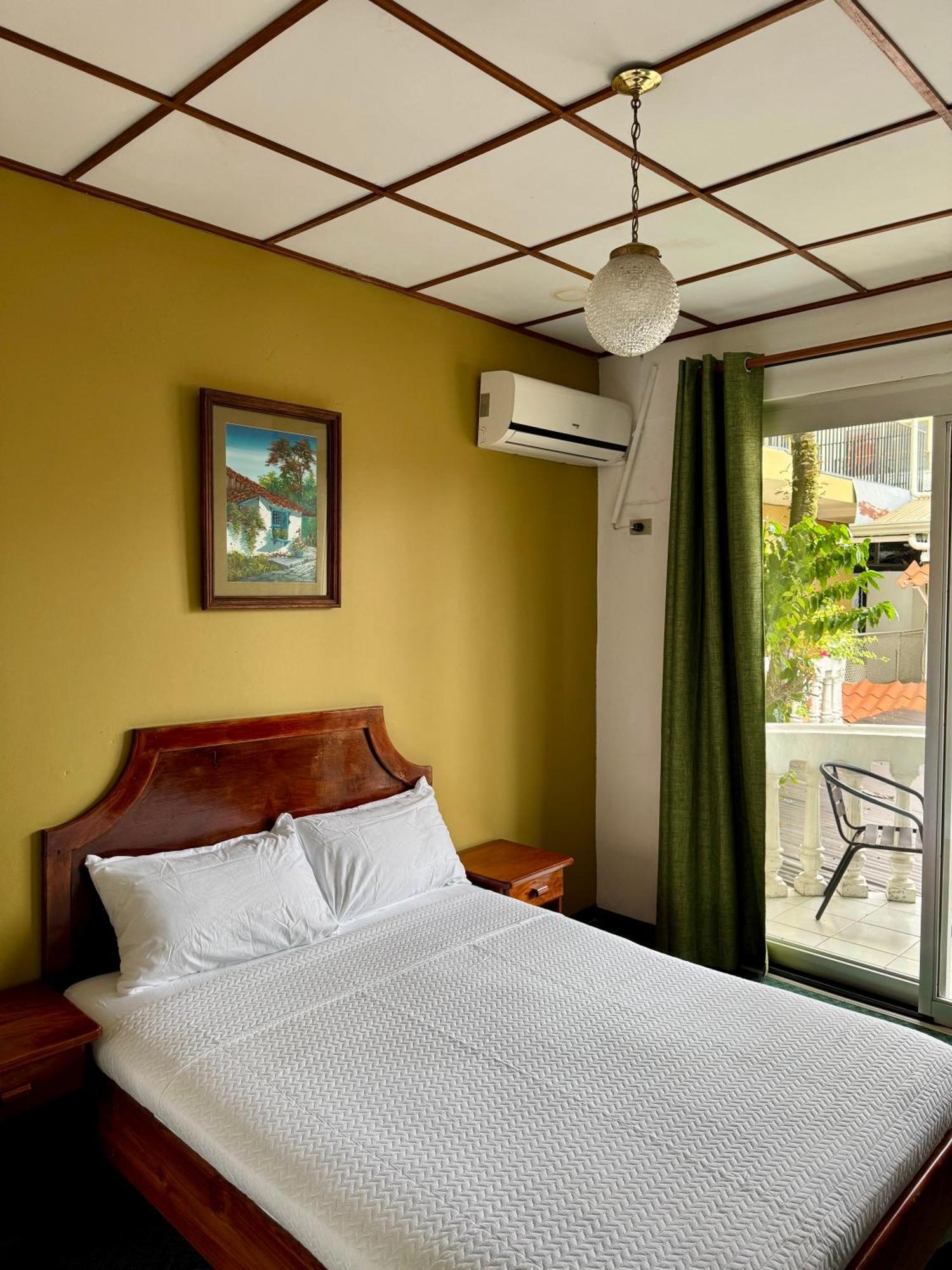 Hotel Malinche Quepos Buitenkant foto