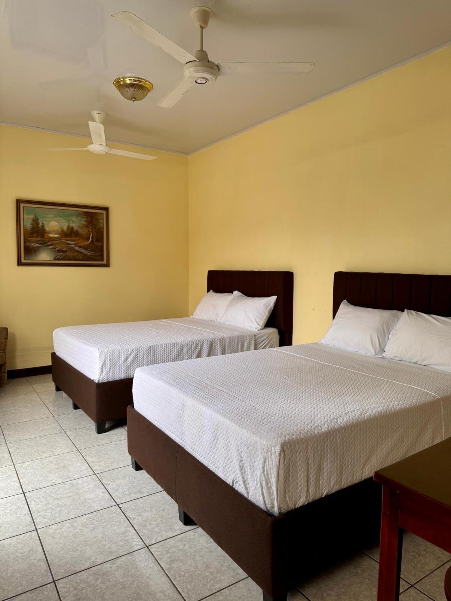Hotel Malinche Quepos Buitenkant foto